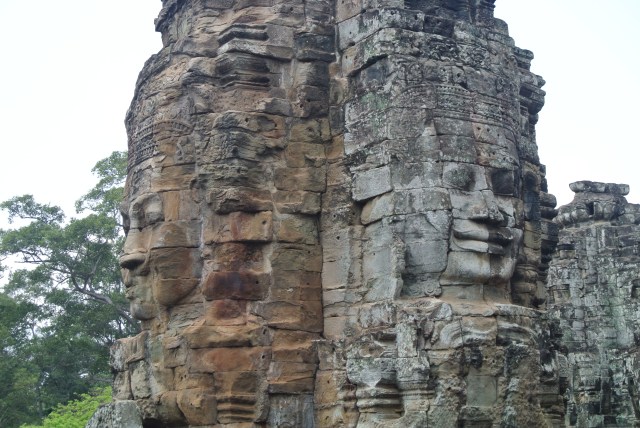 Bayon: Face to face